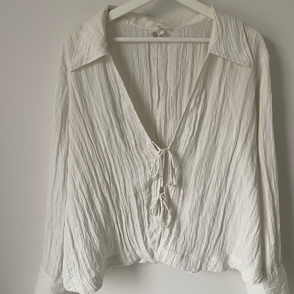 COPY - H&M blouse - Picture 1 of 3